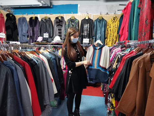 首屆春季外貿(mào)絲綢服裝商品購(gòu)物節(jié)在美博匯時(shí)尚中心一層開(kāi)賣(mài)